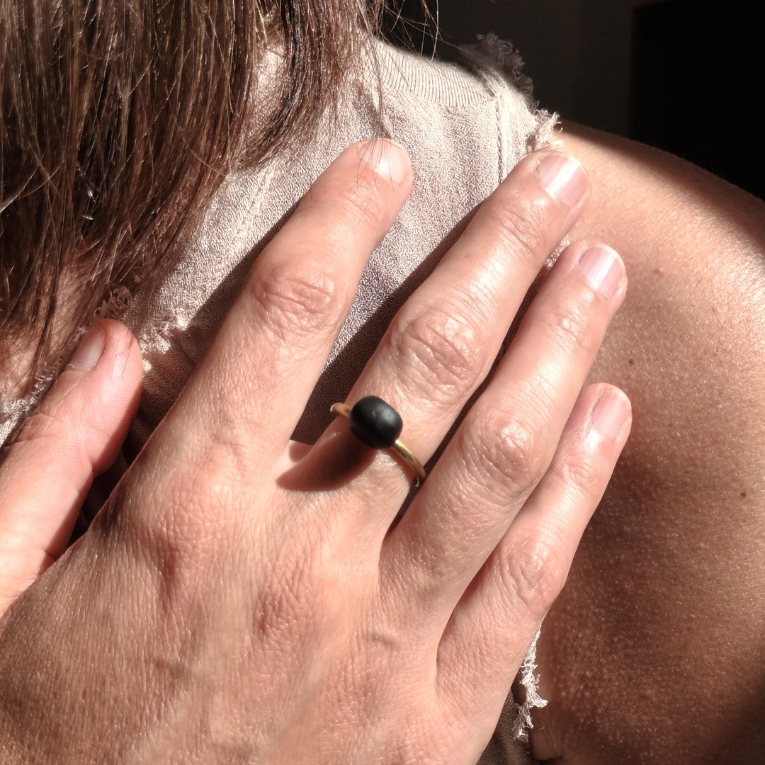 Mitami anello Ball perla ardesia