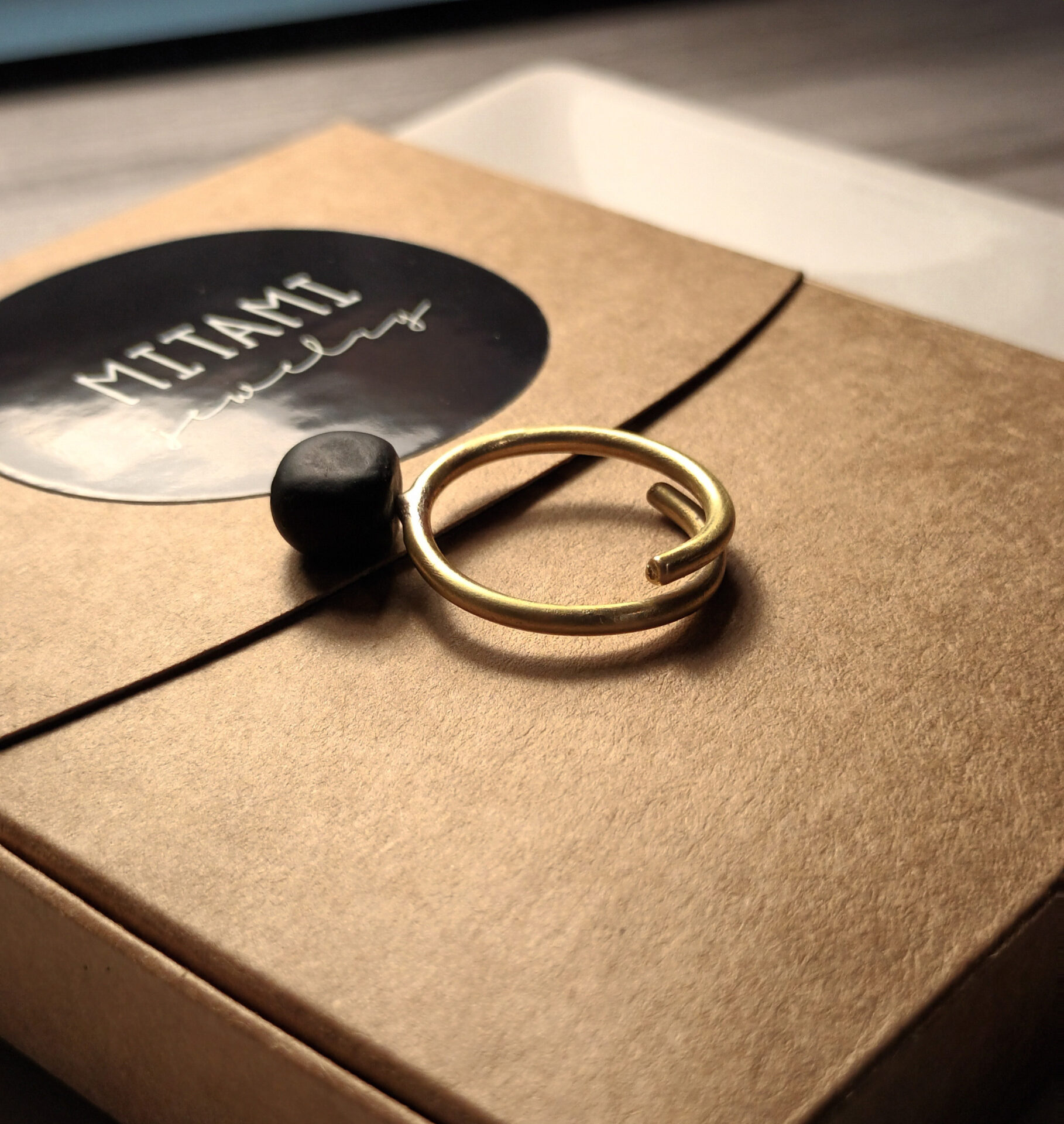 Mitami anello Ball con packaging